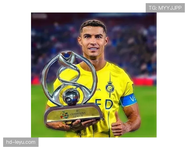 里程碑之夜，C罗代表利雅得胜利出战百场，赛后获赠纪念球衣