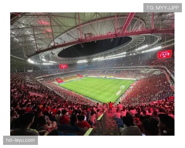 球迷文化展示：成都凤凰山专业球场再现金色海洋